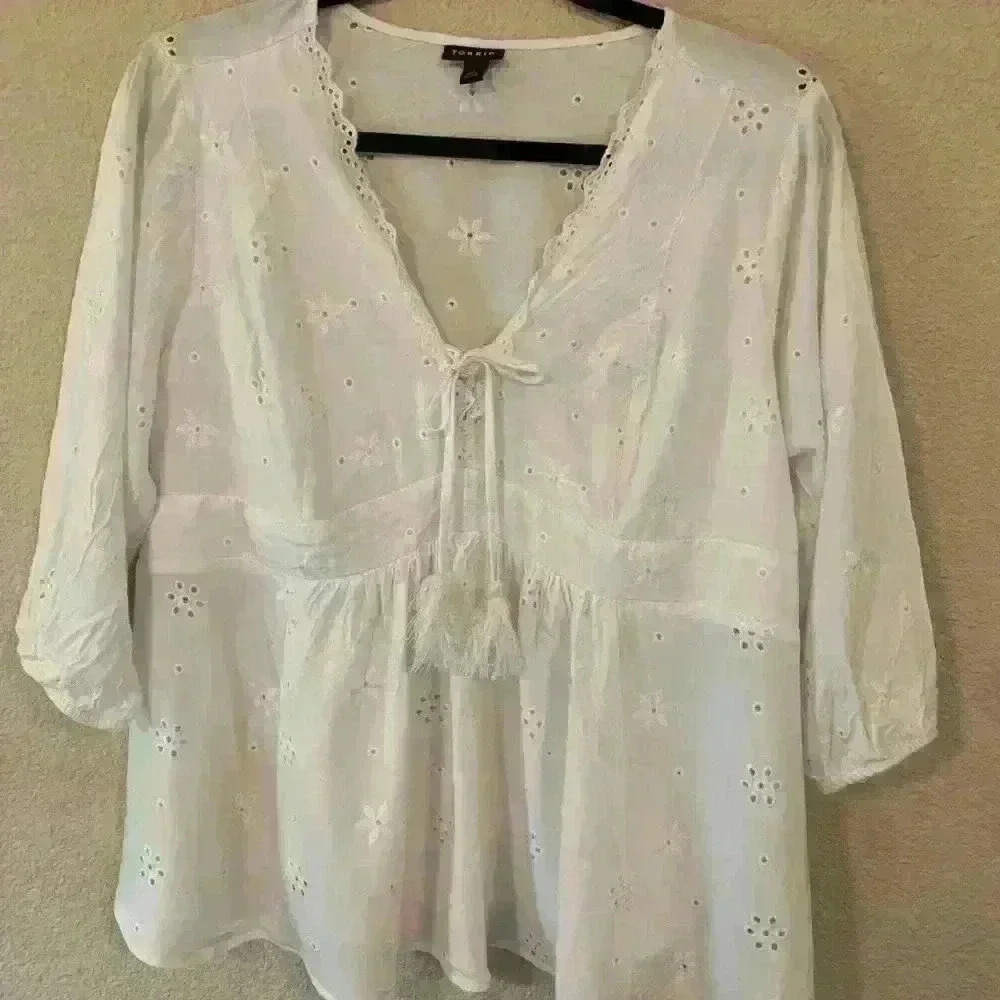 Torrid Eyelet 3/4 sleeve